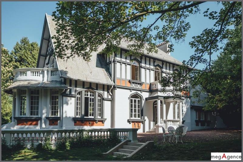 Demeure - 436 m² - 10 pièces