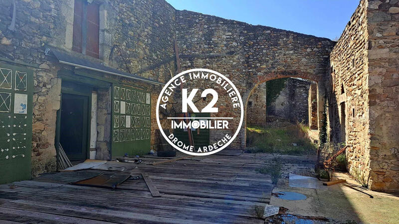 Maison - 800 m² - 3 pièces