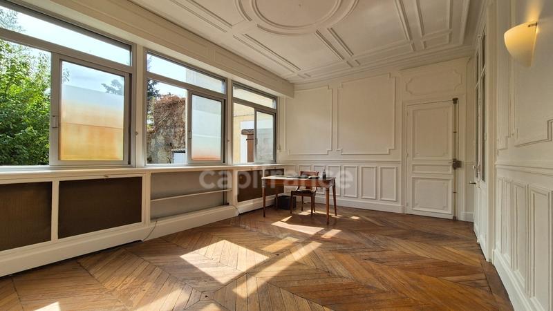 Local commercial - 85 m² - 4 pièces