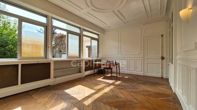 Local commercial - 85 m² - 4 pièces