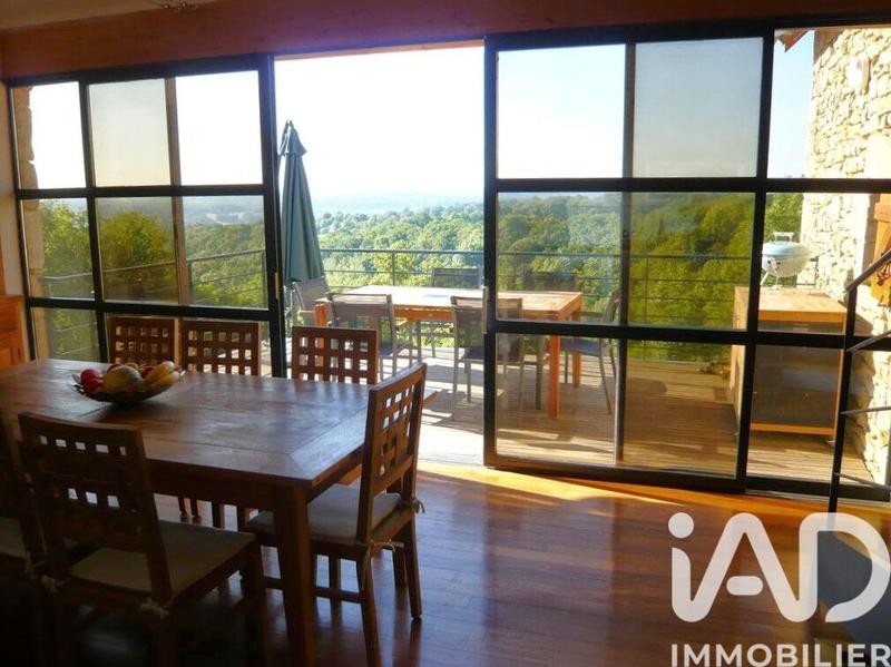 Maison - 305 m² - 10 pièces