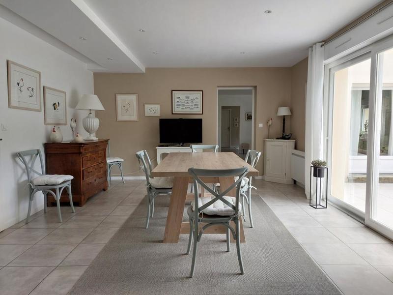 Maison - 236 m² - 7 pièces