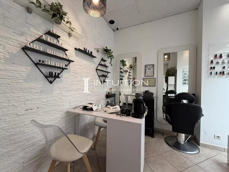 Local commercial - 82 m² - 8 pièces