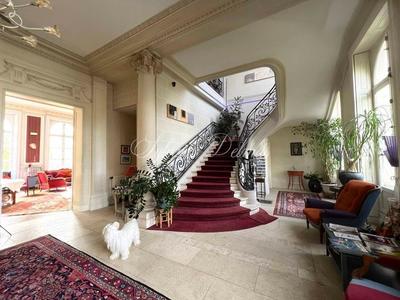 Demeure - 2 000 m² - 25 pièces