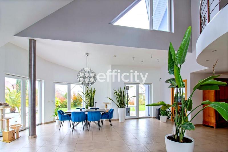 Maison - 214 m² - 8 pièces