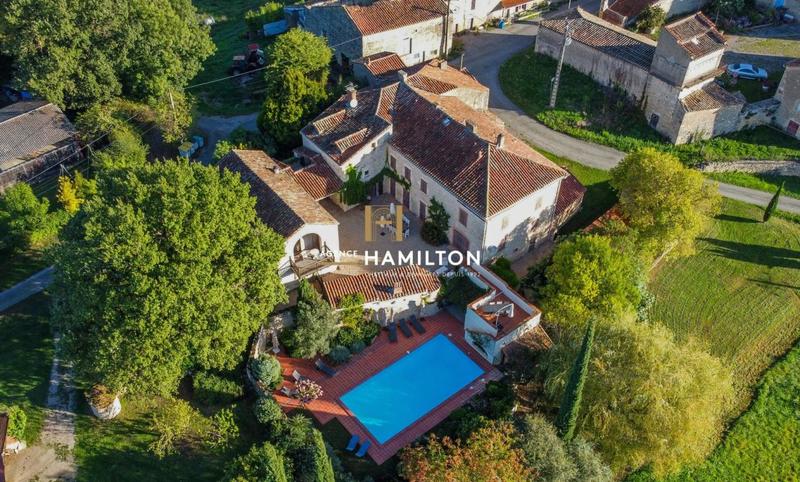 Maison de maîtres - 506 m² - 19 pièces