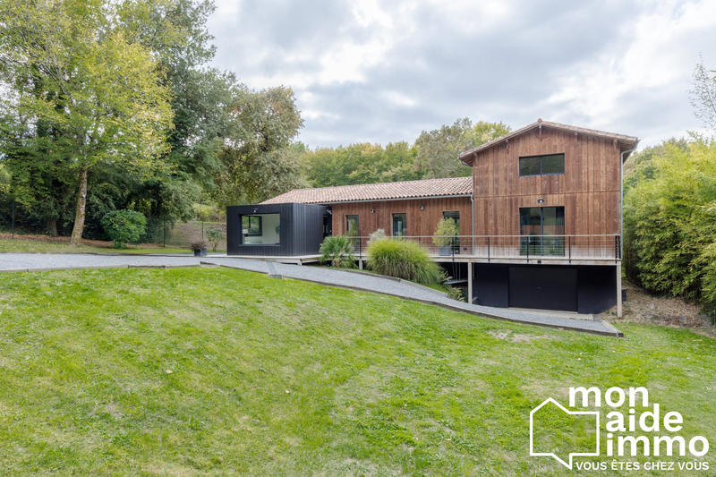 Maison contemporaine - 228 m² - 8 pièces