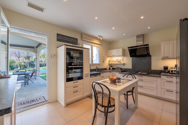 Maison - 202 m² - 6 pièces