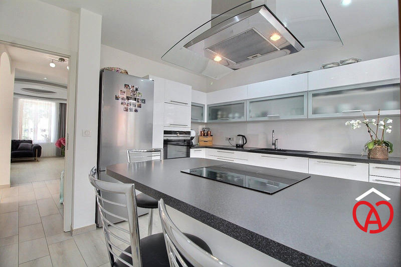 Maison - 143 m² - 7 pièces