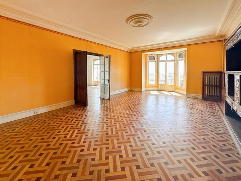 Appartement - 242 m² - 4 pièces