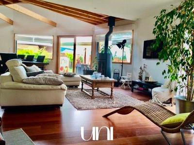 Maison - 216 m² - 7 pièces