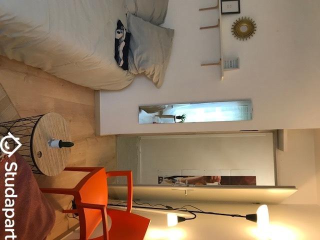 Chambre - 11 m² - 1 pièce