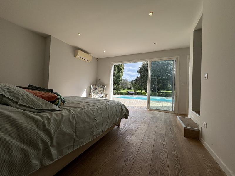 Maison - 250 m² - 6 pièces