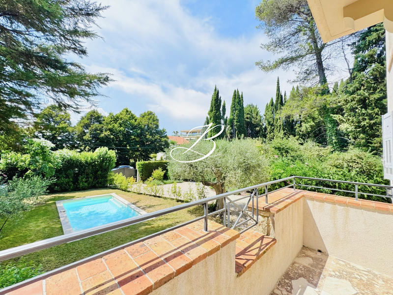 Villa - 258 m² - 10 pièces