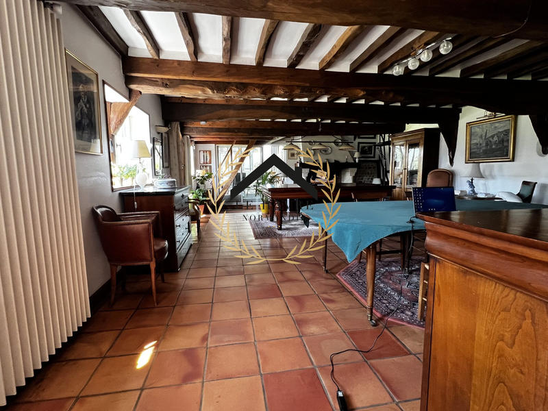 Maison - 253 m² - 10 pièces