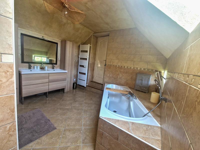 Maison - 167 m² - 6 pièces