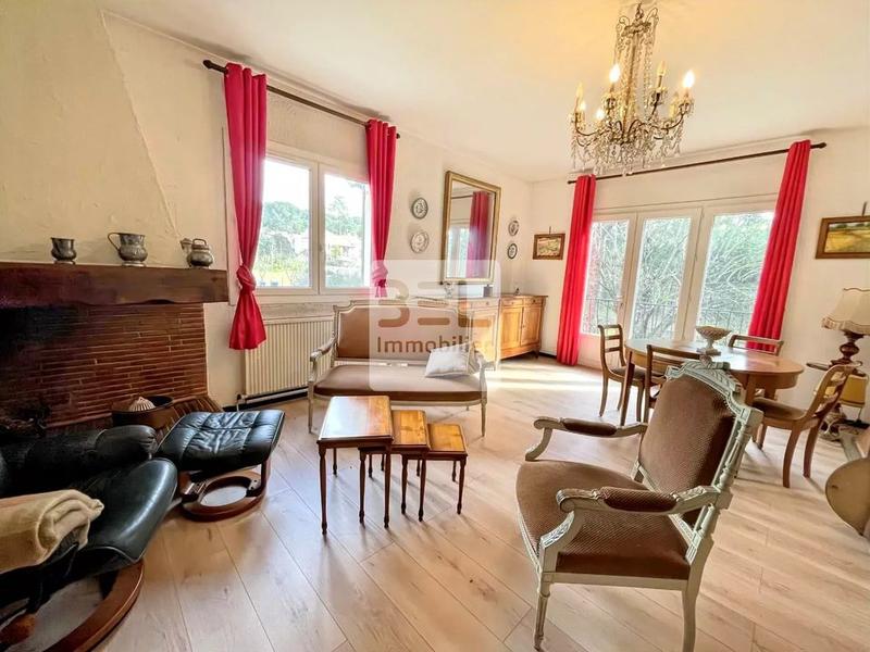 Maison - 250 m² - 9 pièces