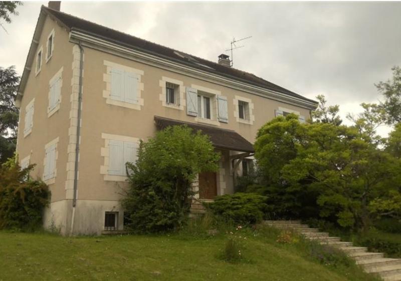 Maison traditionnelle - 240 m² - 10 pièces