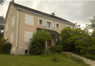 Maison traditionnelle - 240 m² - 10 pièces