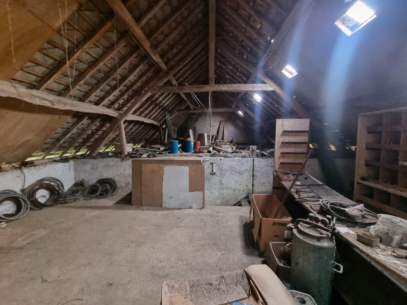 Parking / Garage - 235 m²