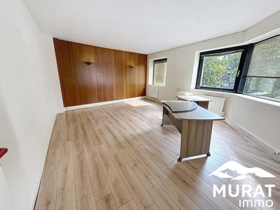 Bureau - 151 m² - 5 pièces