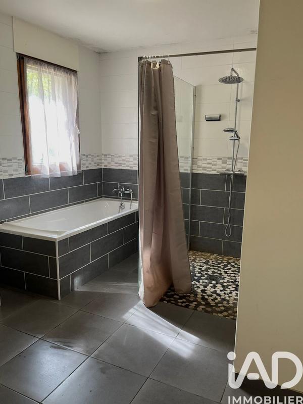 Maison - 246 m² - 9 pièces