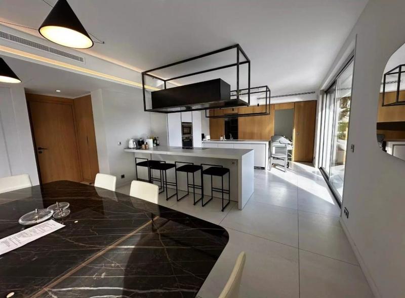 Villa - 360 m² - 7 pièces