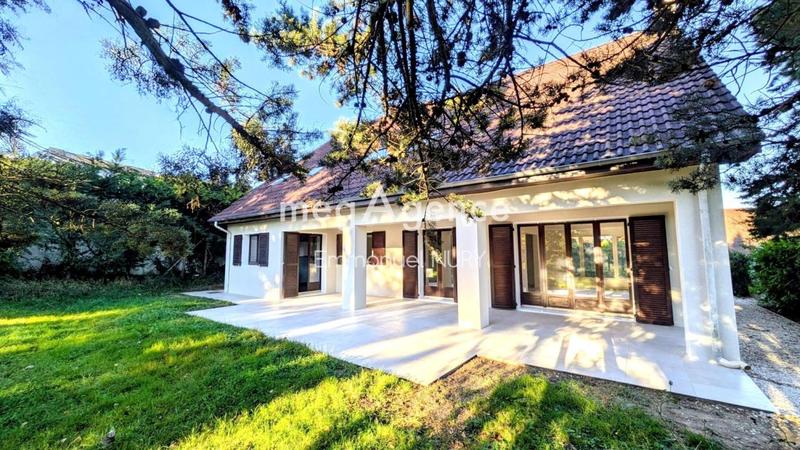 Maison - 178 m² - 8 pièces