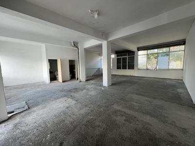 Local commercial - 200 m²