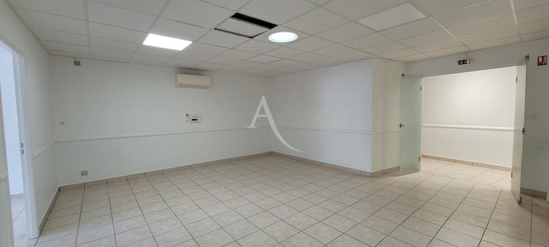 Bureau - 250 m² - 17 pièces