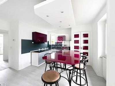 Maison - 200 m² - 13 pièces