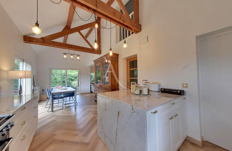 Maison - 185 m² - 6 pièces