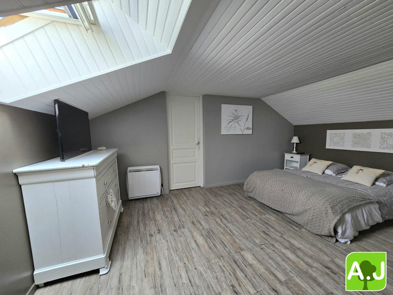 Maison - 180 m² - 8 pièces