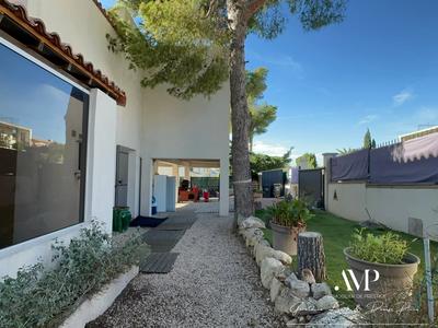 Propriété - 180 m² - 5 pièces