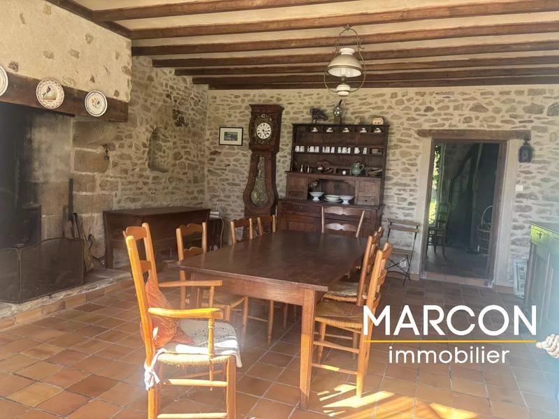 Propriété - 212 m² - 9 pièces