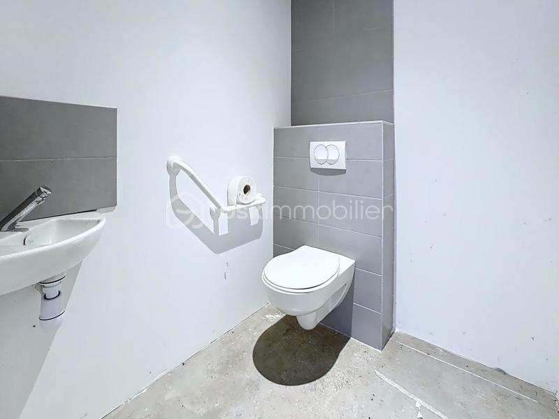 Local d'activité / Entrepôt - 341 m²