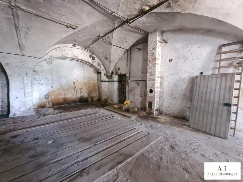 Parking / Garage - 305 m²