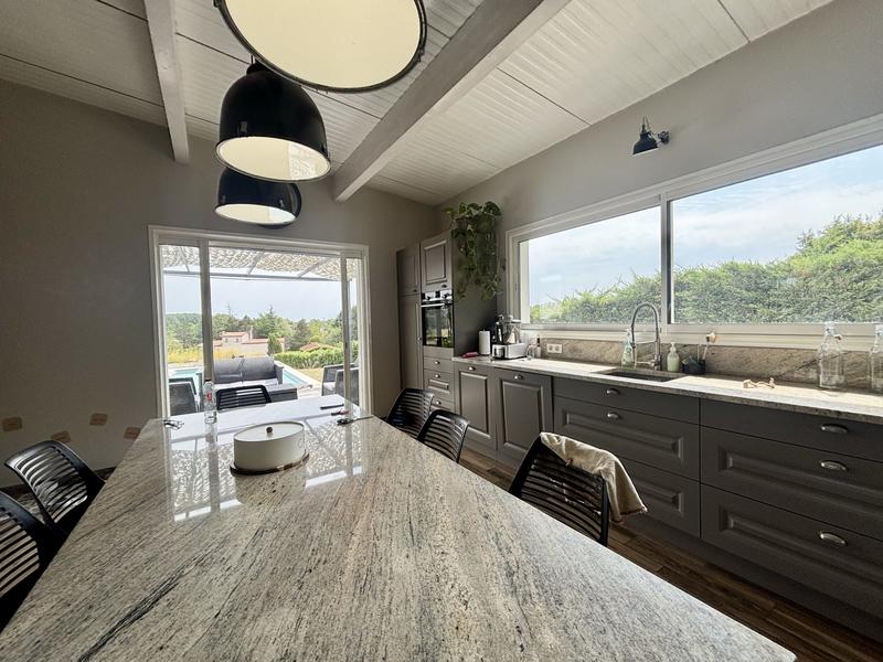 Maison traditionnelle - 180 m² - 6 pièces