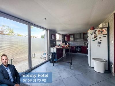 Maison - 90 m² - 5 pièces