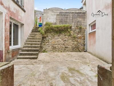 Maison - 260 m² - 8 pièces