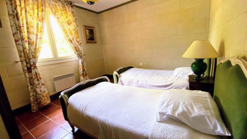 Propriété - 350 m² - 9 pièces