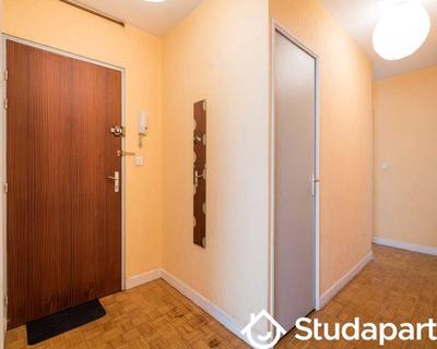 Chambre - 90 m² - 1 pièce