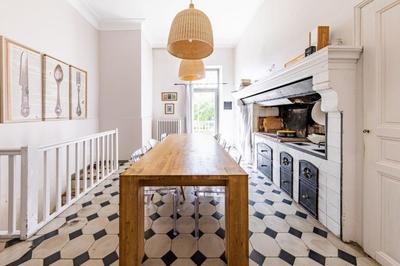 Maison - 233 m² - 8 pièces