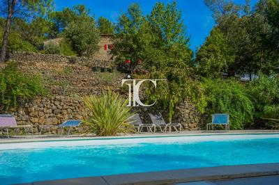 Maison - 245 m² - 9 pièces