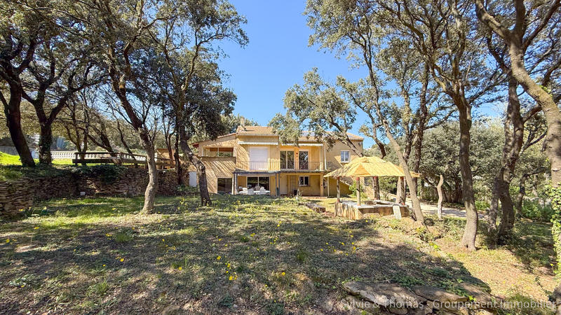 Maison - 200 m² - 9 pièces