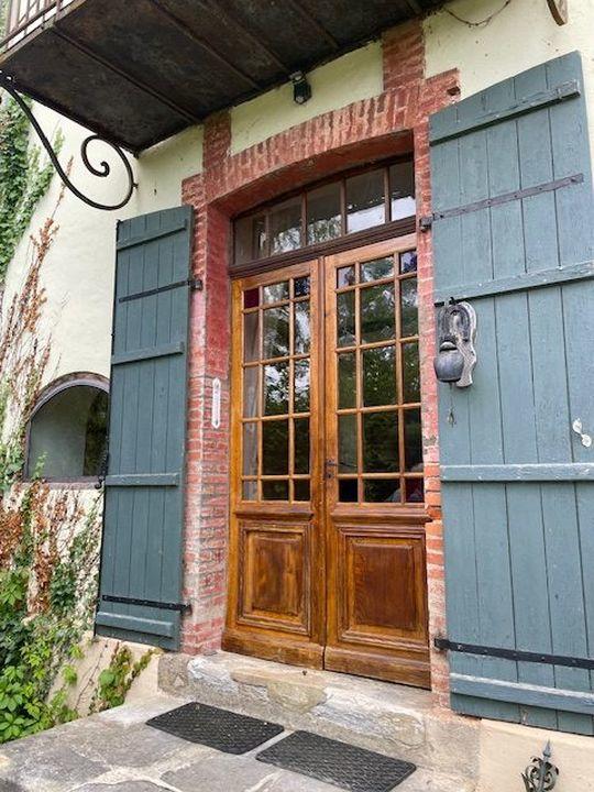 Maison - 630 m² - 9 pièces