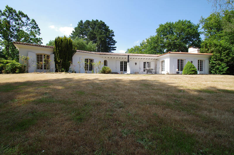 Maison - 307 m² - 10 pièces
