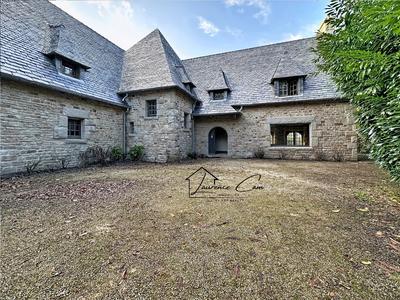 Maison - 404 m² - 12 pièces