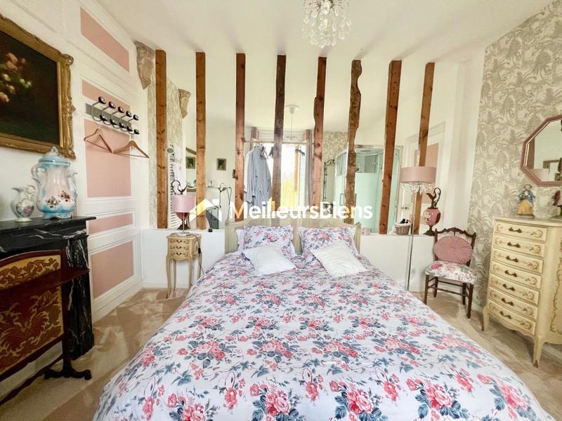 Maison - 247 m² - 8 pièces