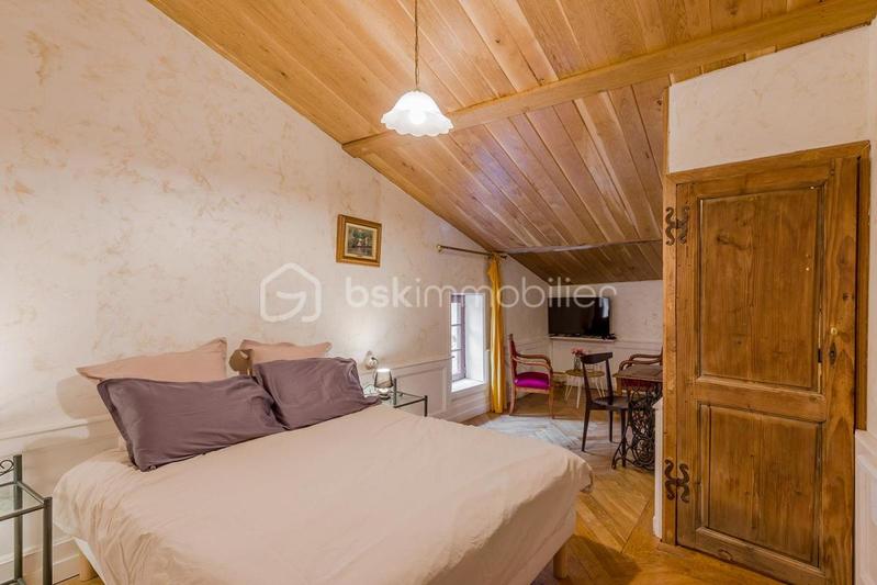 Maison chambre d'hôtes - 300 m² - 13 pièces